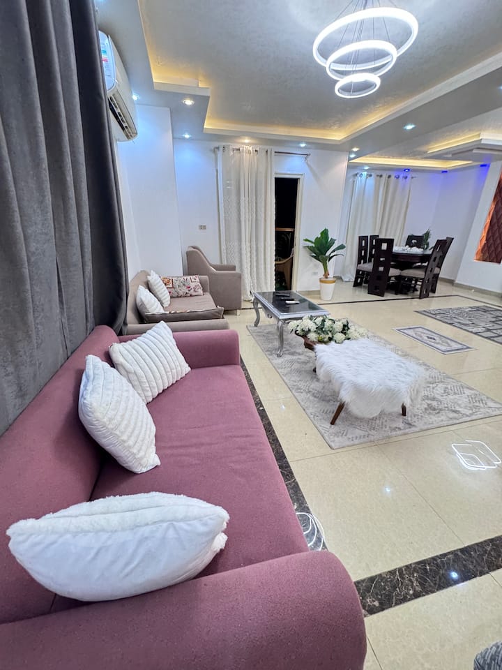 شقة فندقية جديدة بموقع مركزي بالمهندسين +فيو مميز - Le Caire