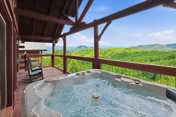 Cabin W|mountain Views! Hot Tub! Pool! Location! - Tennessee
