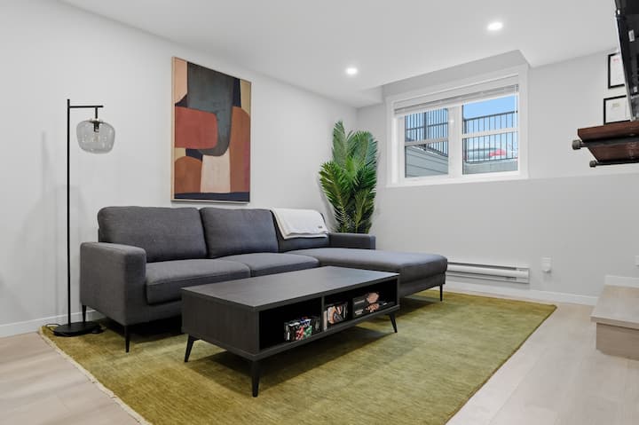 Modern 1br | South Health Campus | Free Parking - Calgary