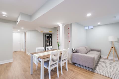 Top Airbnb: Modern 2BR Suite in Bsmt Near DT Mississauga in Hurontario