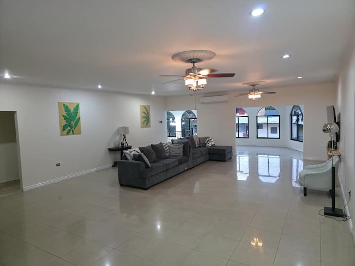 Marryat Escape - Spacious 4-bedroom Apartment - 트리니다드 토바고
