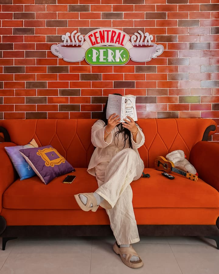 Iconic Friends - Style 2bhk | Walk To Fatehsagar - Udaipur