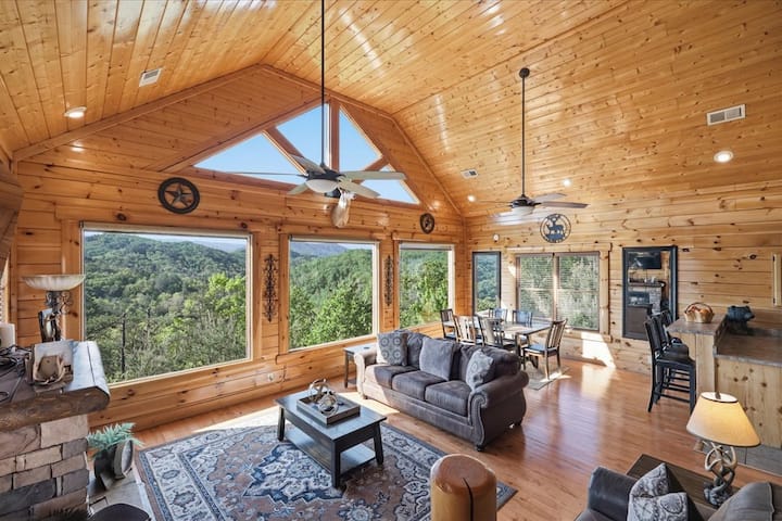 New! Luxury Cabin W/hot Tub & Stunning Mntn Views! - Wears Valley, TN