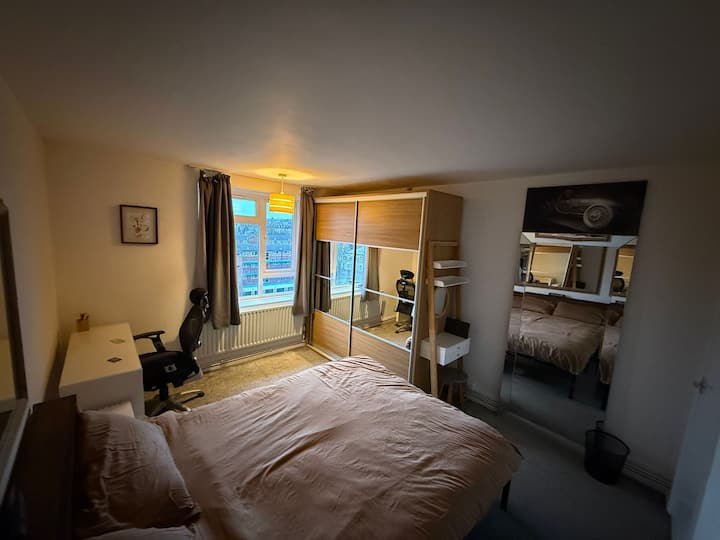 2 Bed Flat With Free Parking - Forest Gate - London