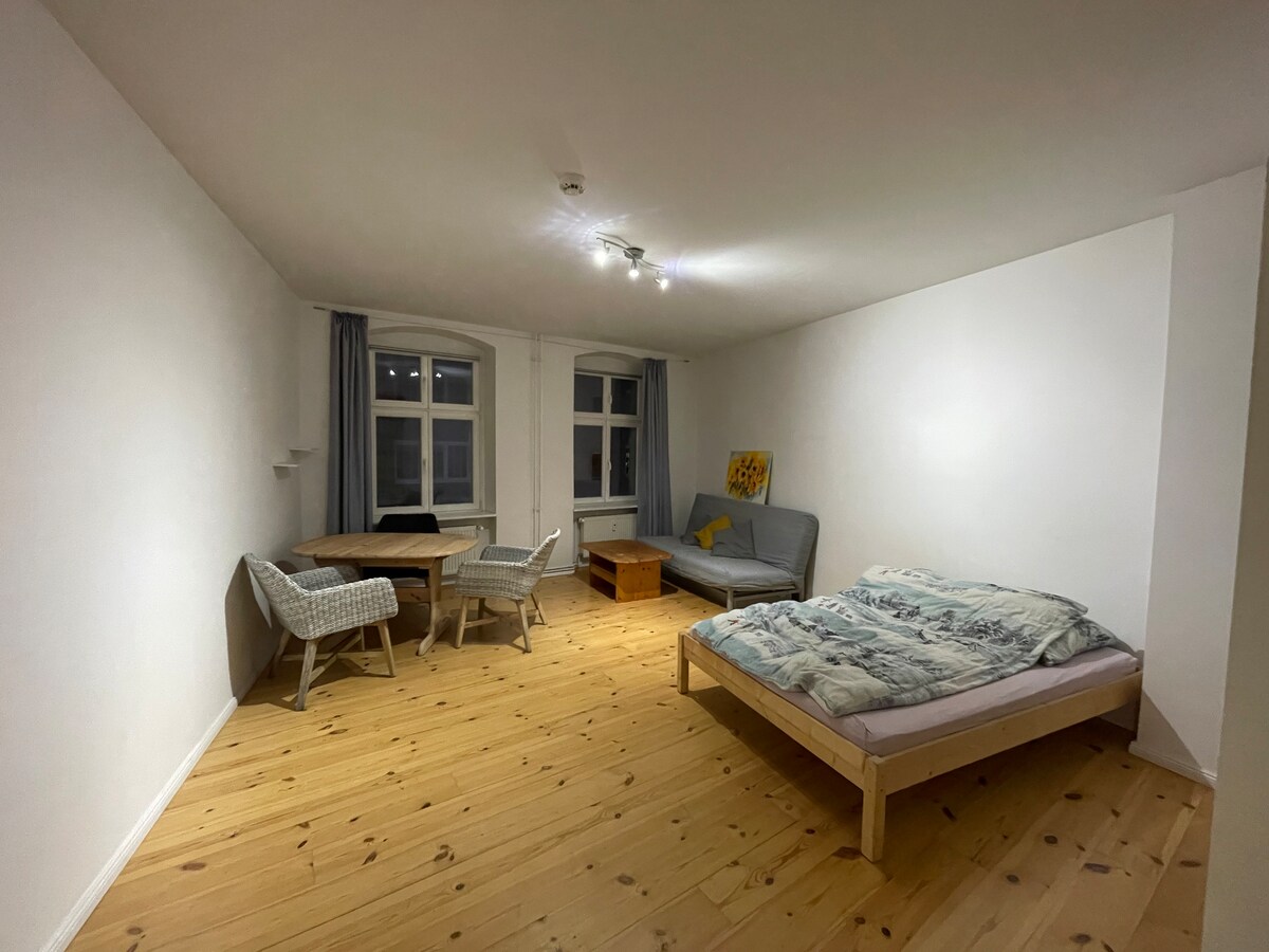 Spacious bright room centrally located - Apartments for Rent in Berlin ...