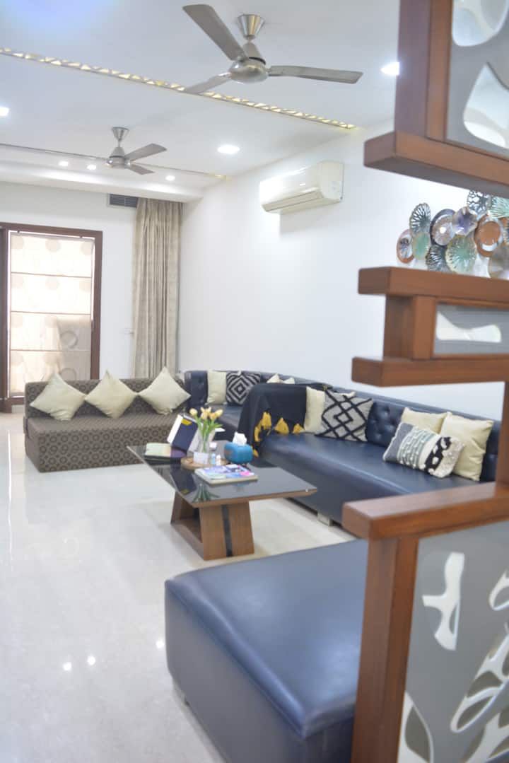 Raahat Stays-38-2bhk Cozy Escape| Kitchen+ Lift - New Chandigarh