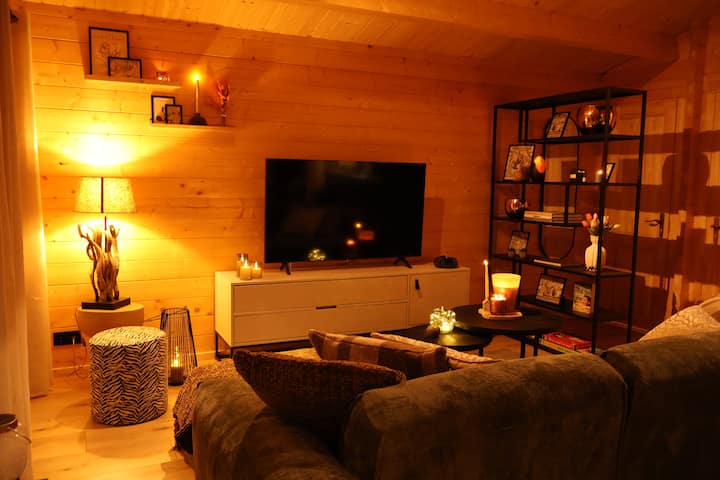 Luxe Houten Boshuisje Met Rustgevende Werkkamer - Weert