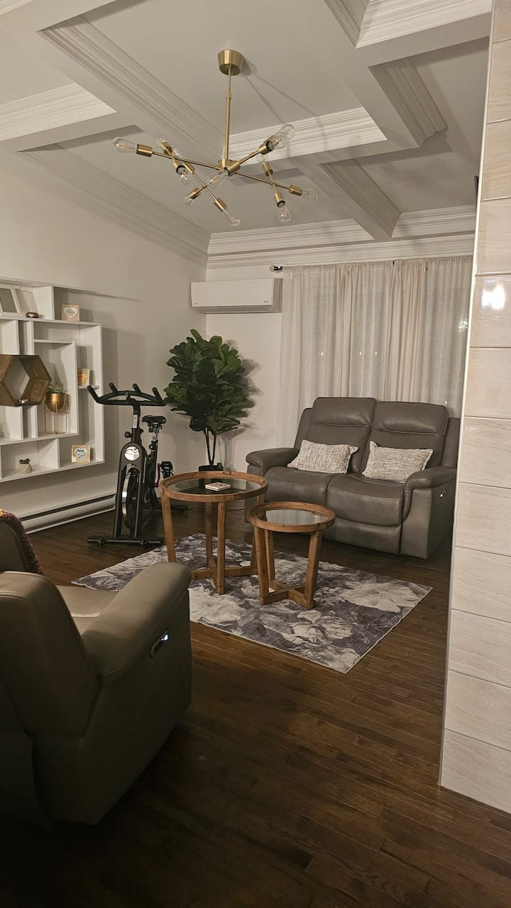 Moncton 3 Bed/2 Bath - Near Casino - 6 Guests! - Moncton