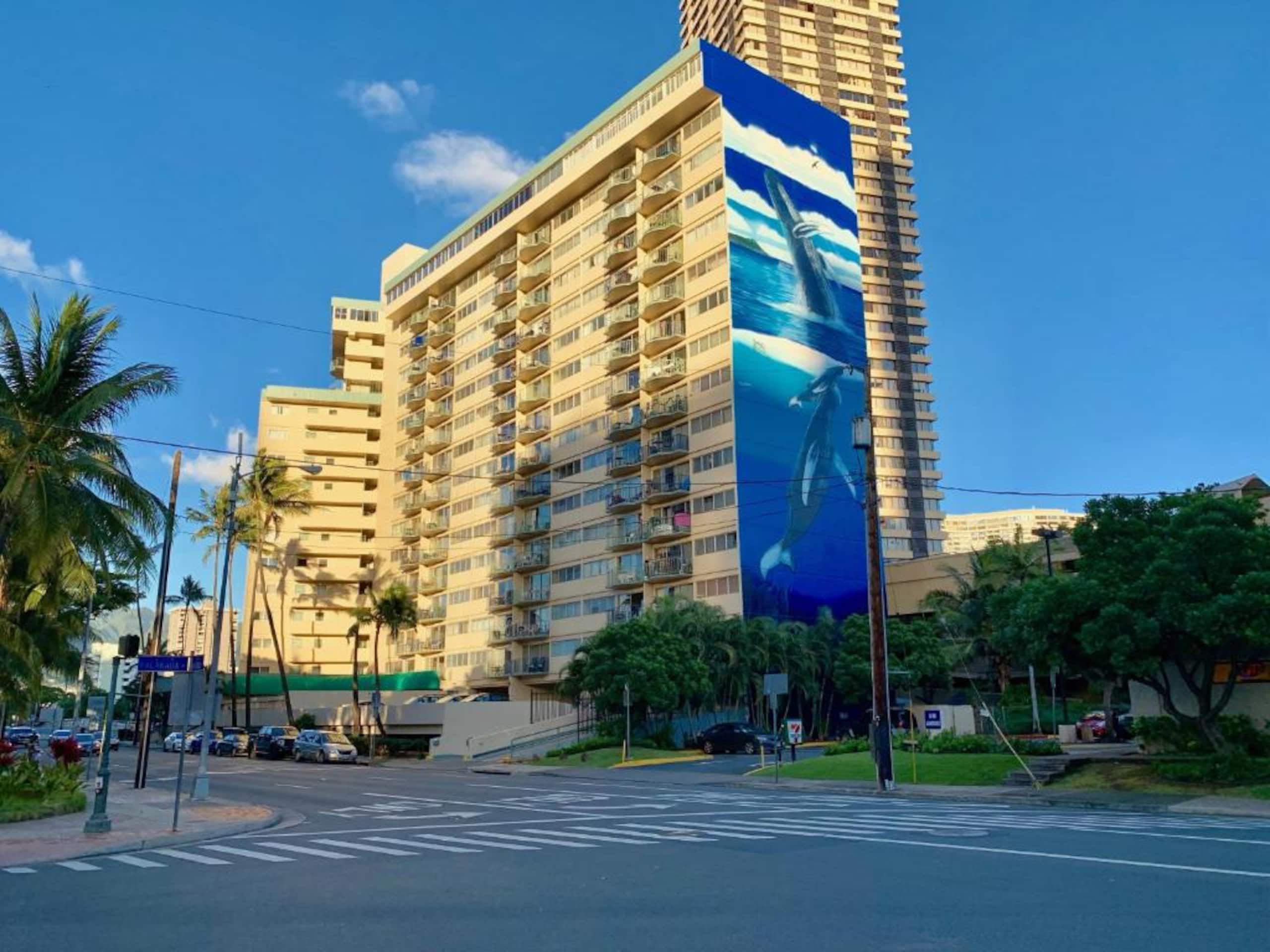 Condo in Honolulu · ★4.88 · 2 bedrooms · 4 beds · 1 bath - Image 17