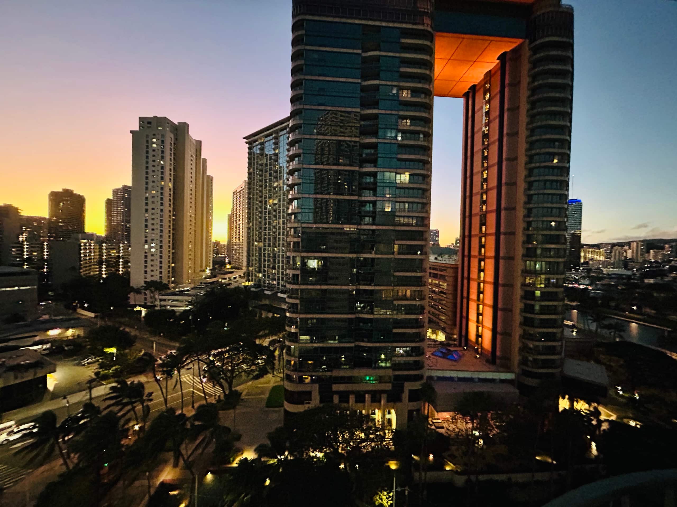 Condo in Honolulu · ★4.88 · 2 bedrooms · 4 beds · 1 bath - Image 22