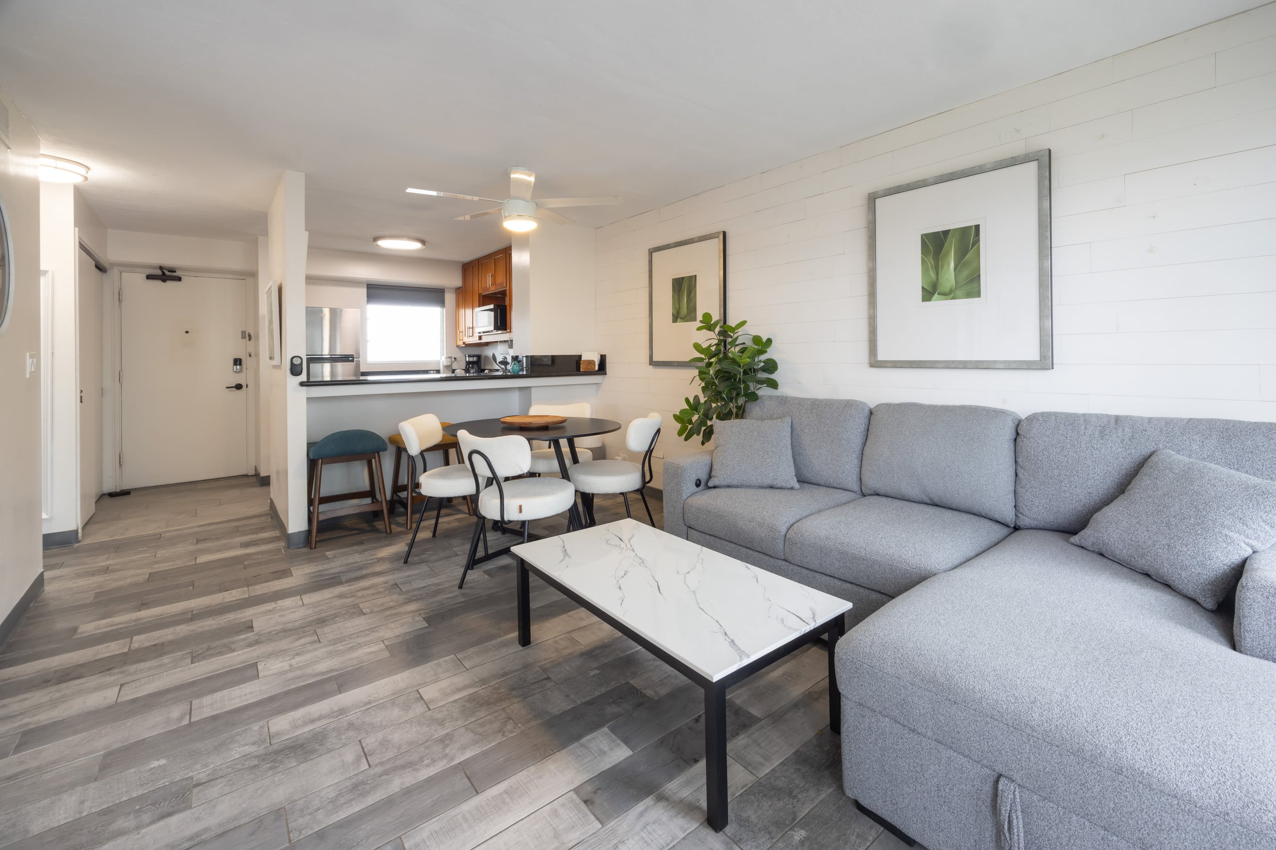 Condo in Honolulu · ★4.88 · 2 bedrooms · 4 beds · 1 bath - Image 3