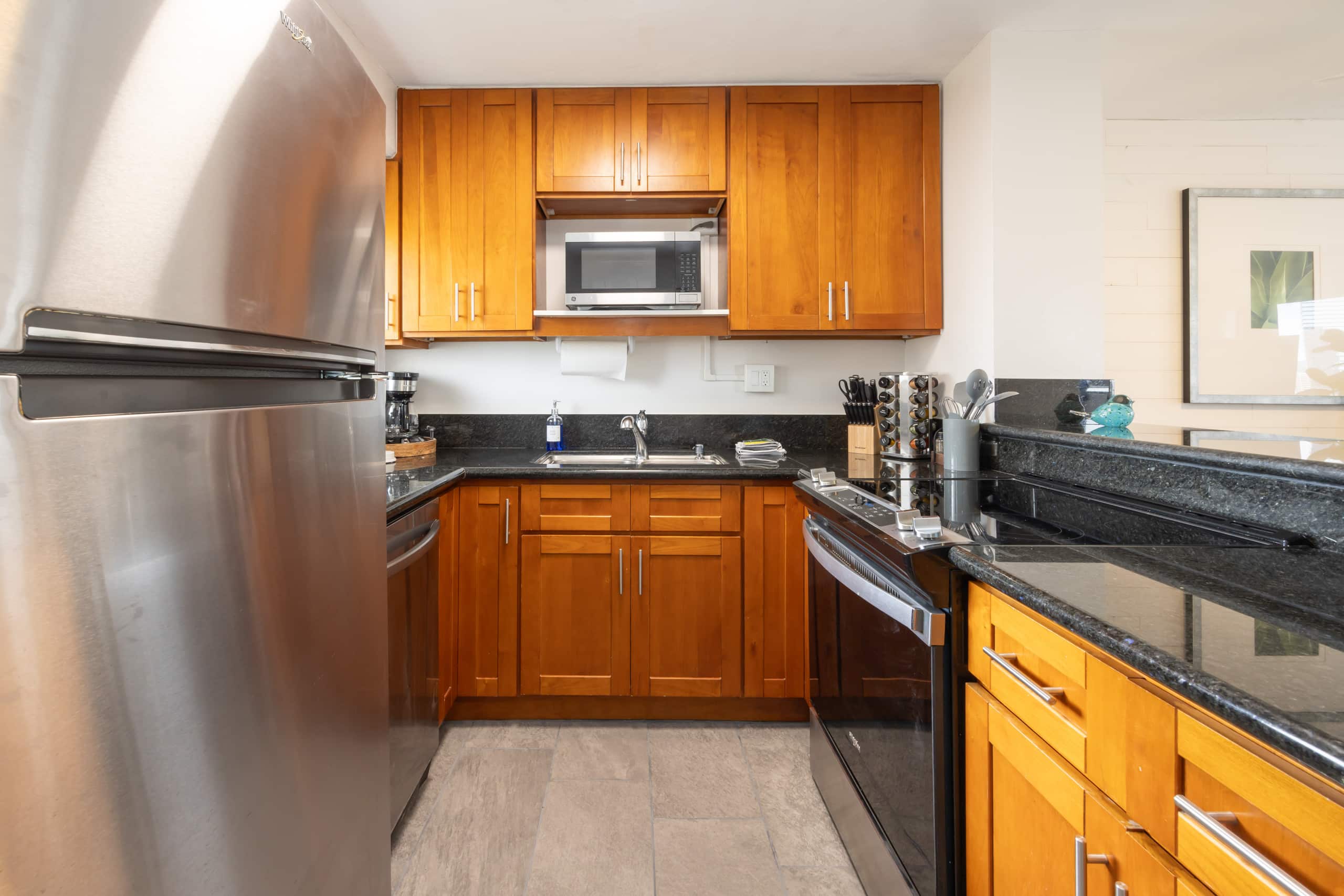Condo in Honolulu · ★4.88 · 2 bedrooms · 4 beds · 1 bath - Image 7