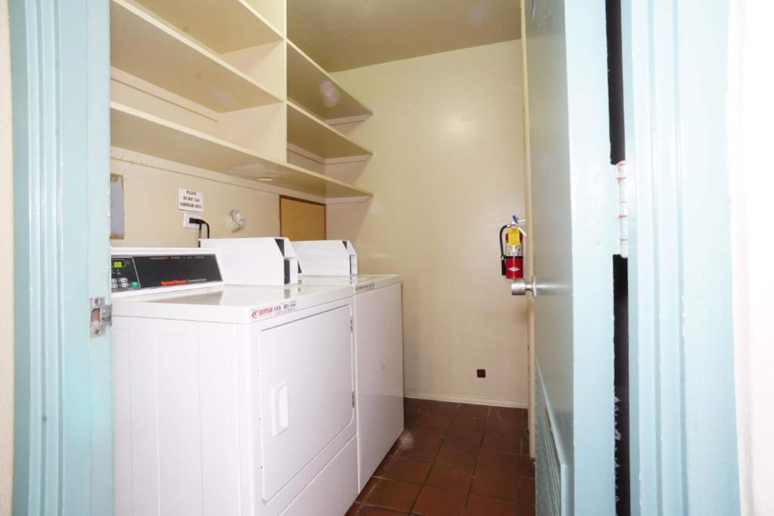 Condo in Honolulu · ★4.88 · 2 bedrooms · 4 beds · 1 bath - Image 30