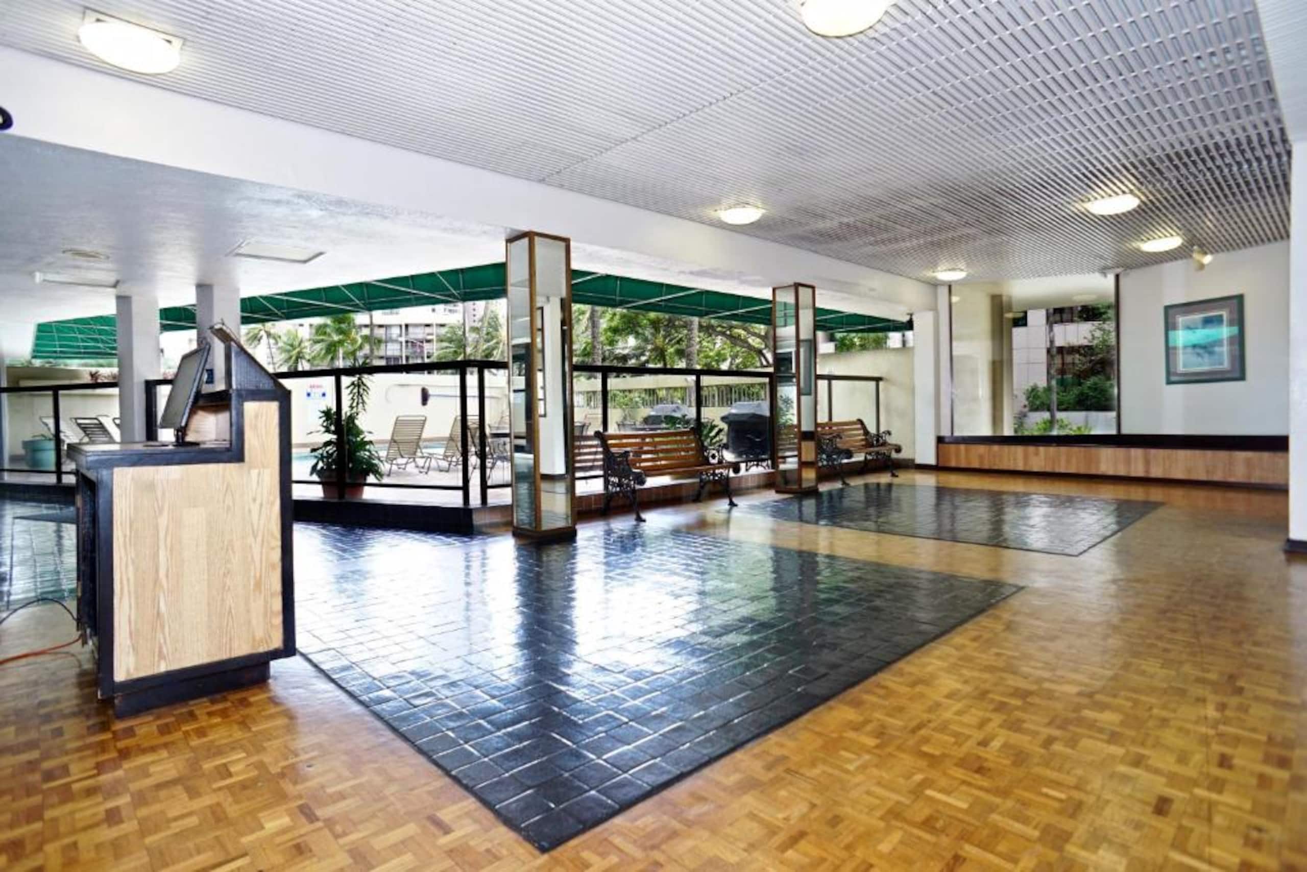 Condo in Honolulu · ★4.88 · 2 bedrooms · 4 beds · 1 bath - Image 33