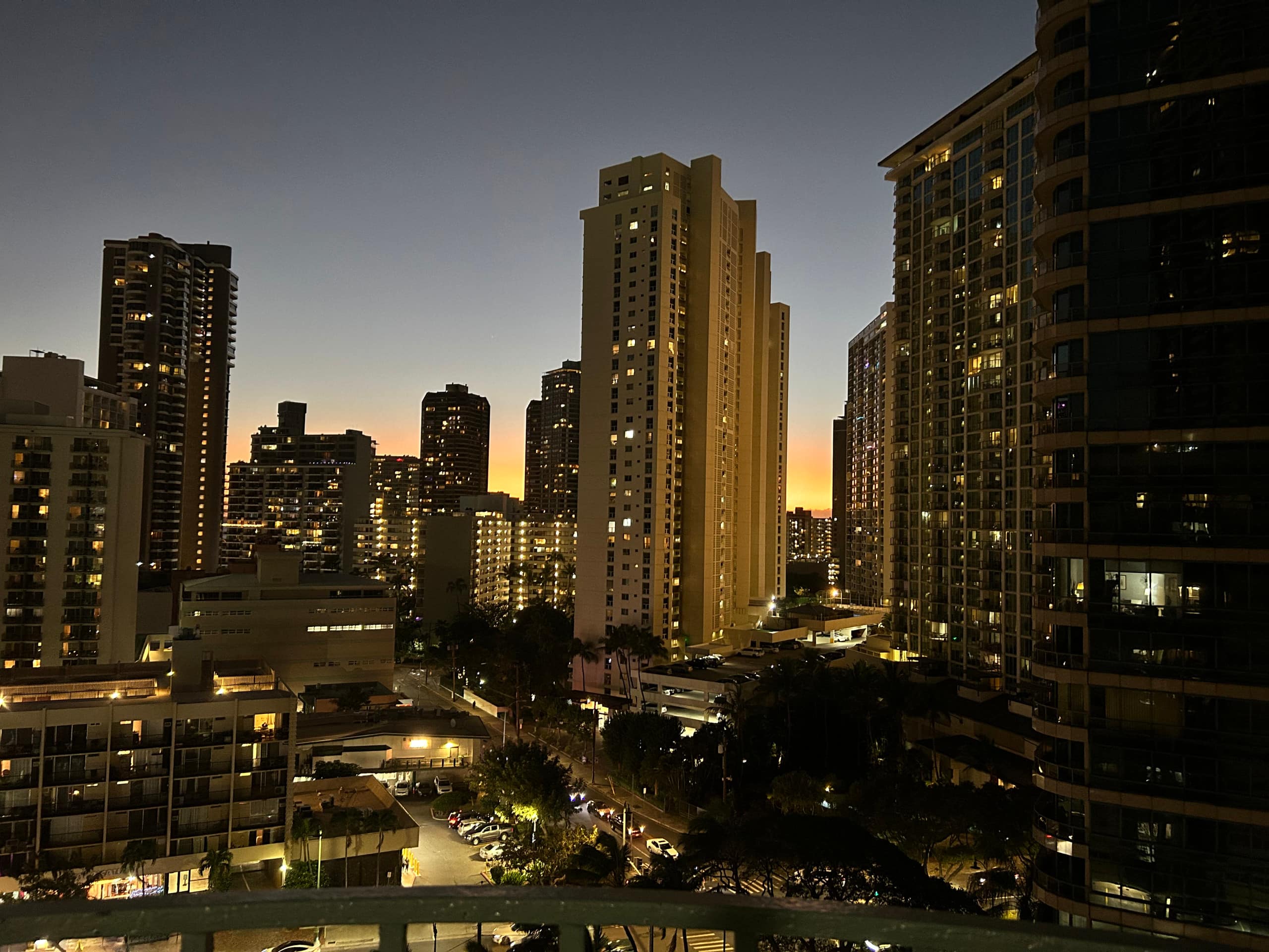 Condo in Honolulu · ★4.88 · 2 bedrooms · 4 beds · 1 bath - Image 34