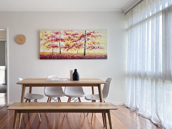 Spacious Hawthorn retreat w parking (4km to MCG)