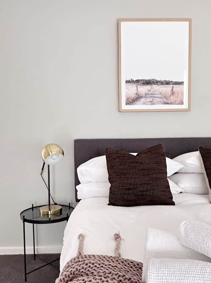 Spacious Hawthorn retreat w parking (4km to MCG)