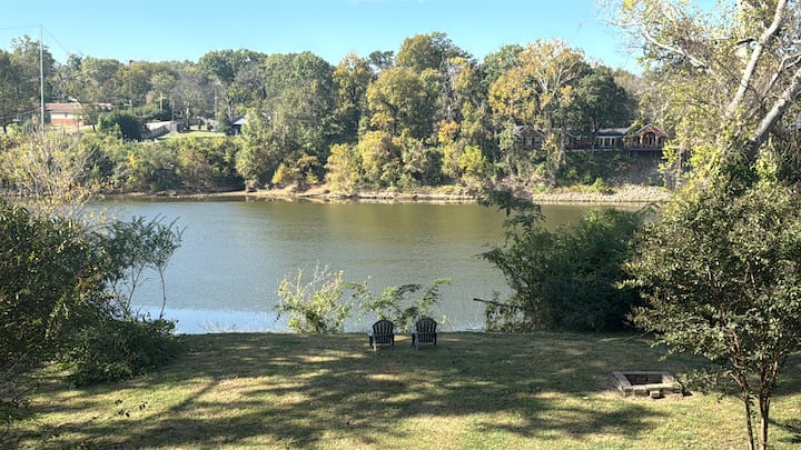 Gorgeous Riverfront Executive Home - Hendersonville, TN