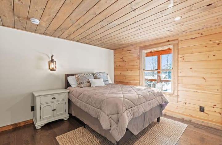 კომფორტული საძინებელი, რომელიც იდეალურია დასასვენებლად 