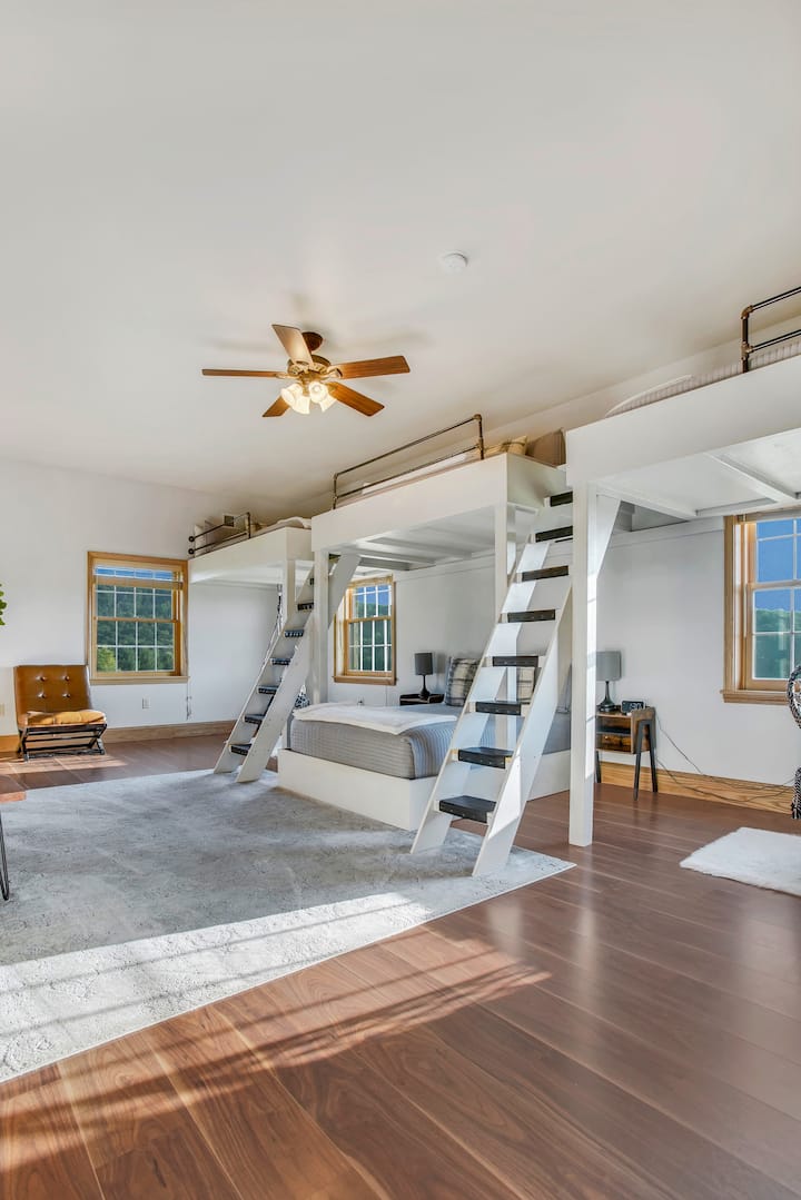 卧室3-4张双人床。