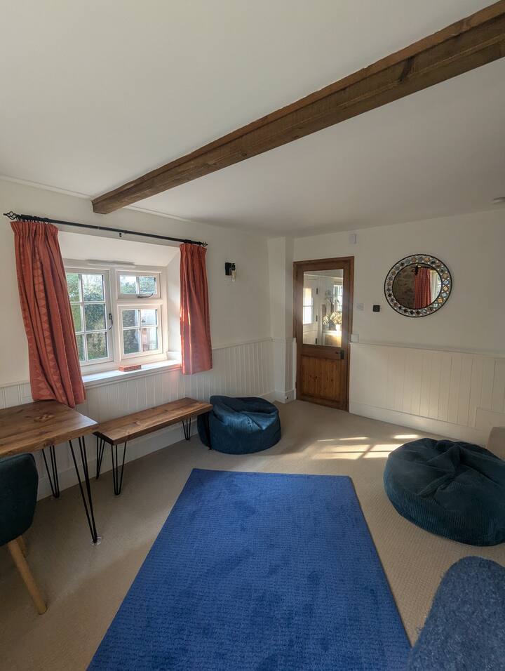 Cosy Character Coach House For Two - Crewkerne