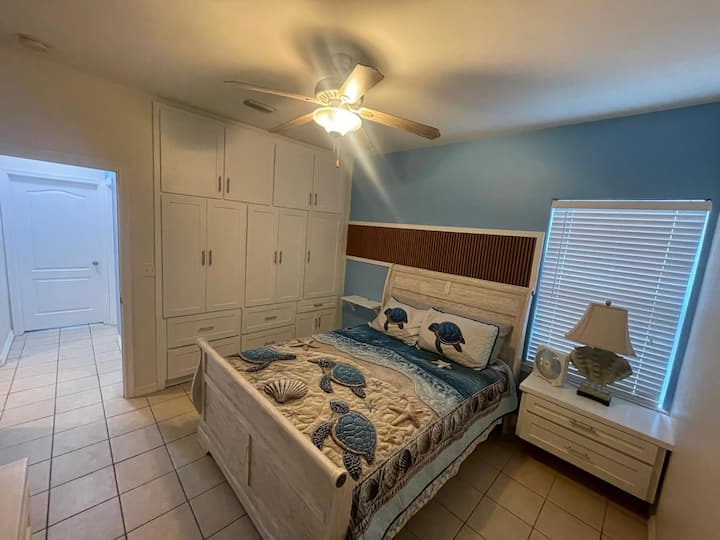Modern Condo/ Full Kitchen/ Big Tv/ Great Location - South Padre Island, TX