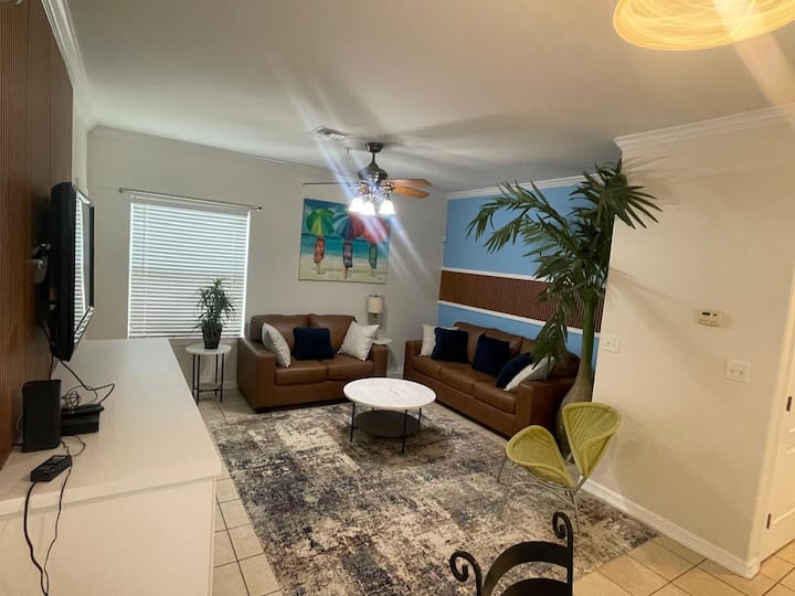 Modern Condo/ Full Kitchen/ Big Tv/ Great Location - South Padre Island