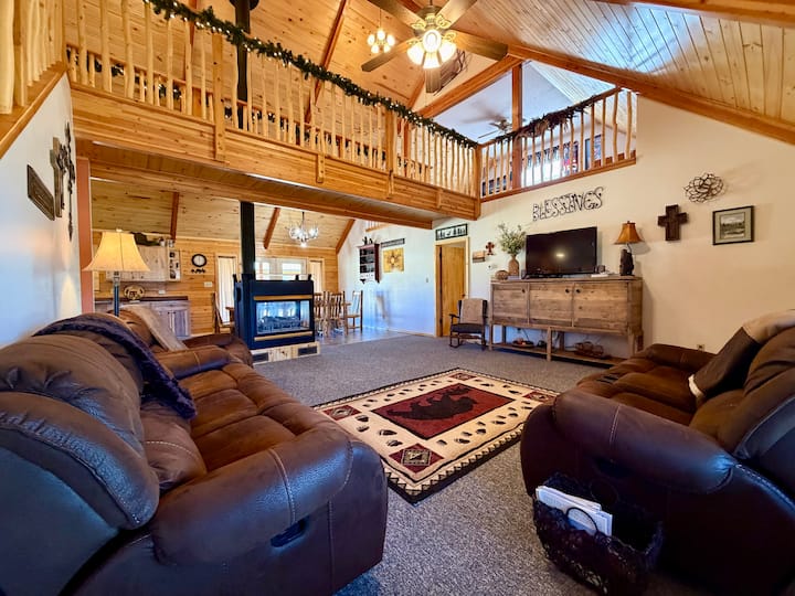 Secluded Cabin | 360° Panoramic Views | Sleeps 10 - Coyote Creek State Park, Guadalupita