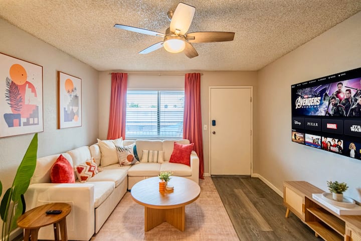 Sunstone Retreat | Downtown Mesa, Pool+w/d+65" Tv - Mesa, AZ