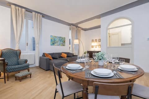 Top Airbnb: [5 min Duomo] - Brera Vintage Apartment in Milano