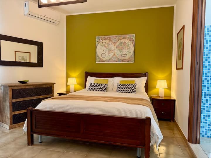 Blue Dolphin: Superior Double Room Pr Bathroom - Alghero
