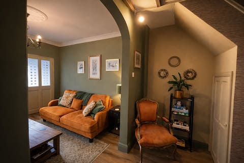 Top performing Airbnb: Cozy Railway Cottage Log burner Parking. Charming in Cheshire