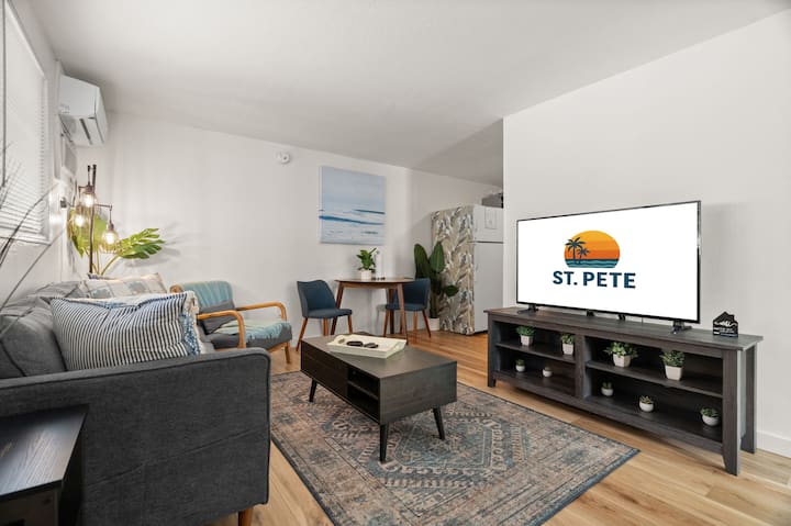 New* 4 Br Duplex- Games, Firepit, Hammock, Dining - St. Petersburg, FL