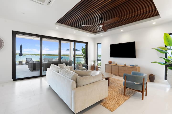 Lakeside Villa With 2 Private Pools & Hidden Beach - Turks and Caicos Islands
