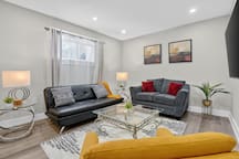 Walk to DT | Sleeps 8 | 6 beds | 2 Car Parking