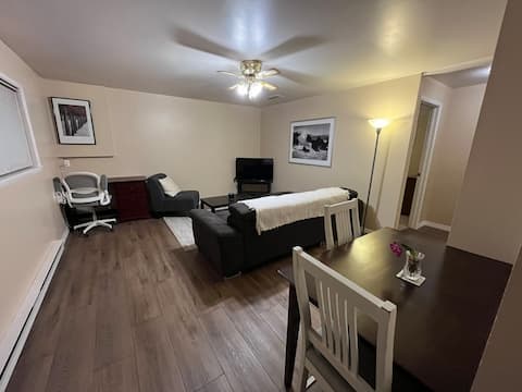 Top performing Airbnb: The Jinglepot Gem - Westwood Lake in Westwood