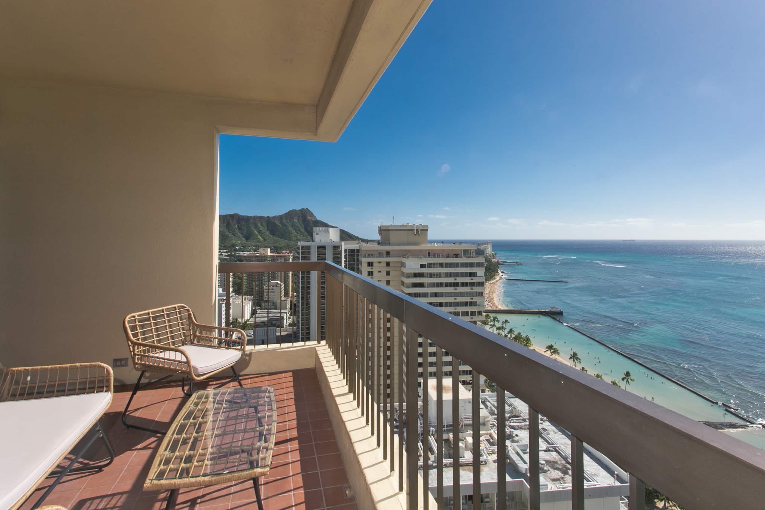 Ultra Luxury, High Floor, Ocean View Free Parking! - Image 6
