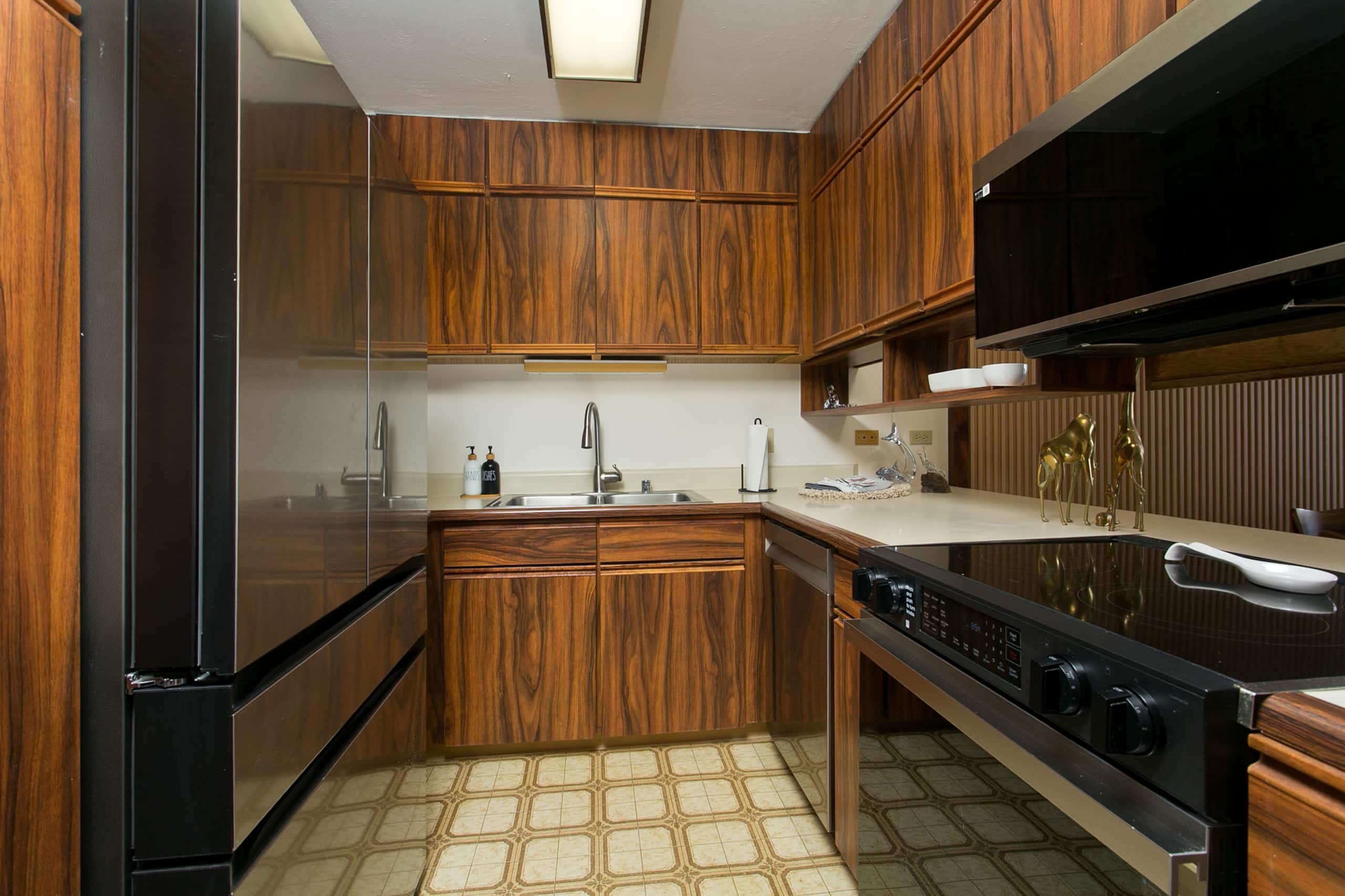 Ultra Luxury, High Floor, Ocean View Free Parking! - Image 14