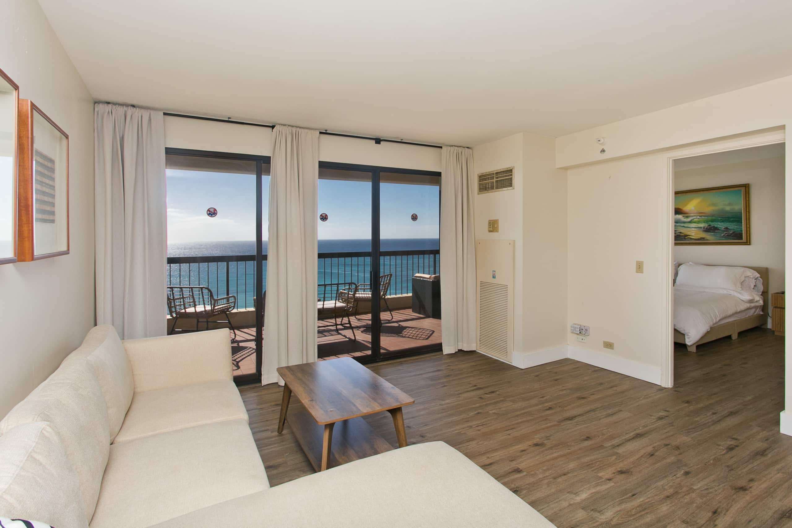 Ultra Luxury, High Floor, Ocean View Free Parking! - Image 8