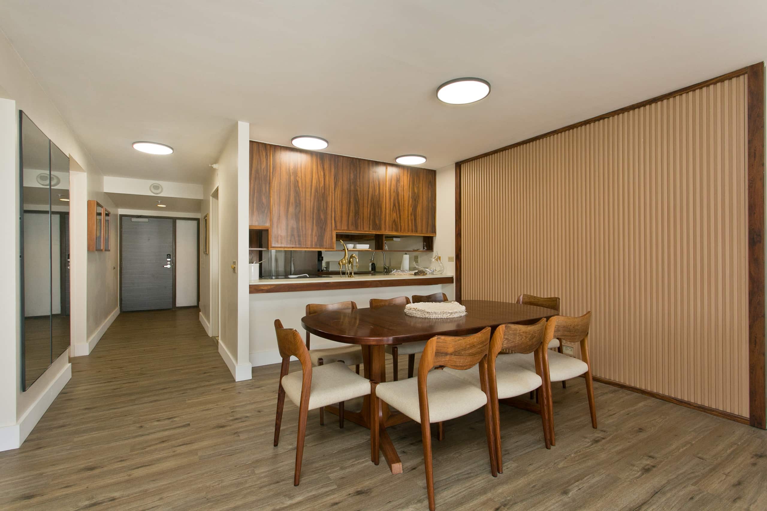 Ultra Luxury, High Floor, Ocean View Free Parking! - Image 11