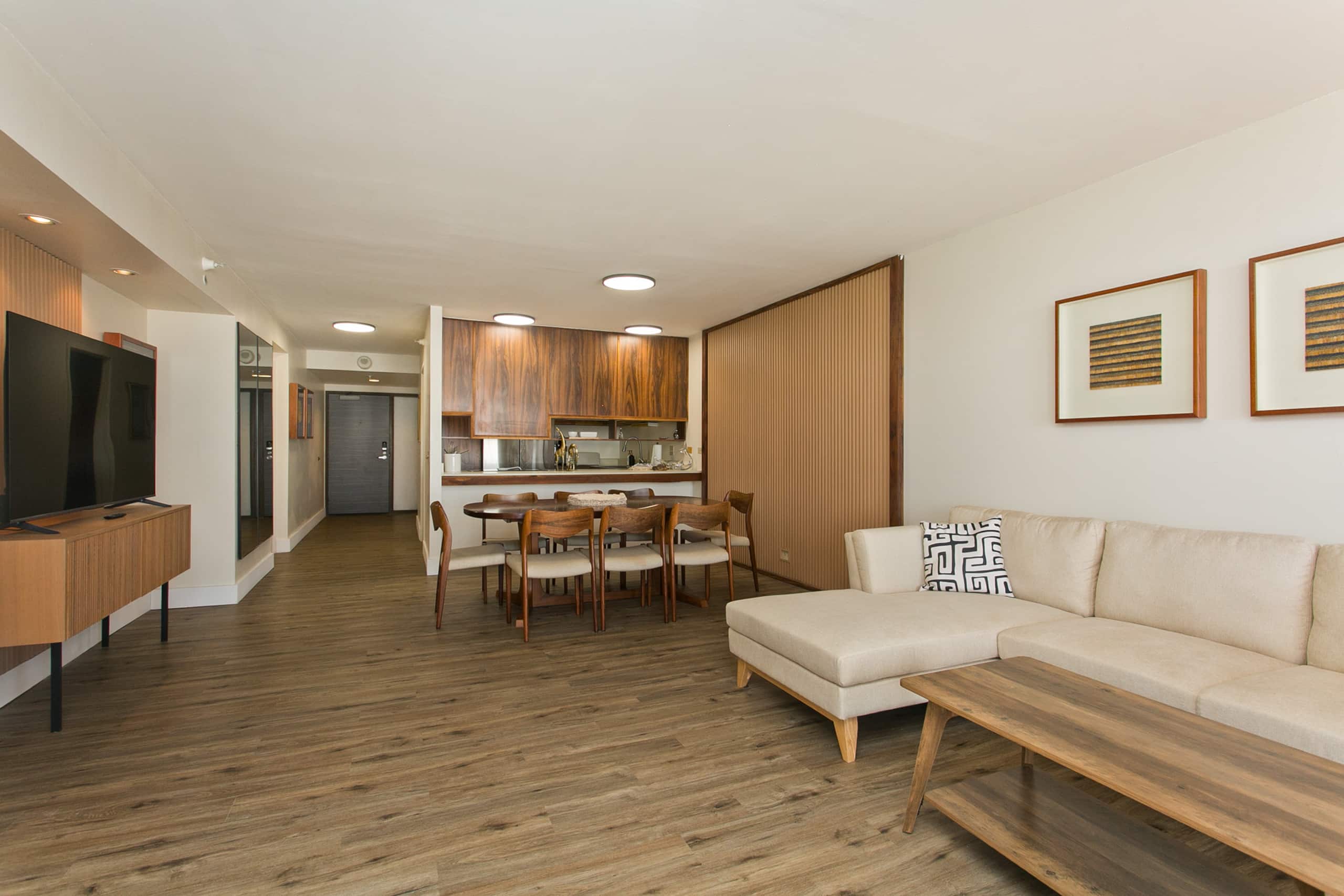 Ultra Luxury, High Floor, Ocean View Free Parking! - Image 9