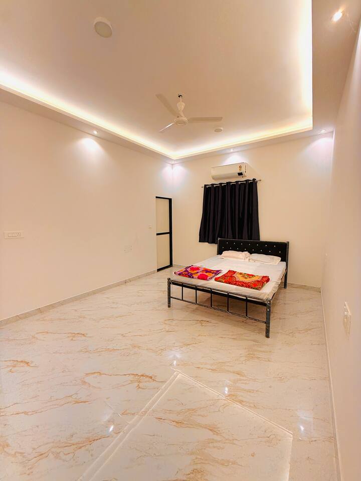 Bedroom 1 image 1