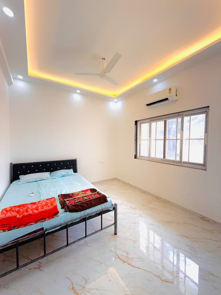 Bedroom 1 image 3