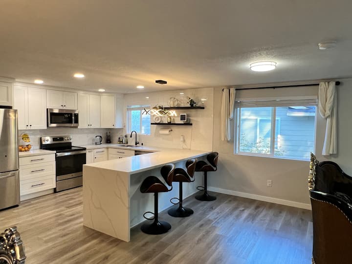 Bright & Comfy Rooms With Private Bathroom - Mukilteo, WA