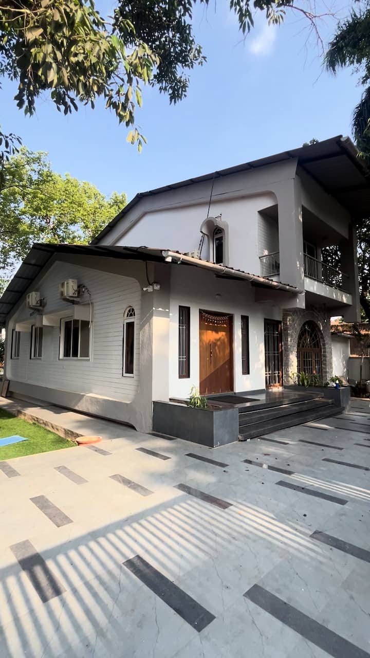 Atishay Villa L 4bhk | Pure Veg | Pvt Pool & Lawn - Lonavala