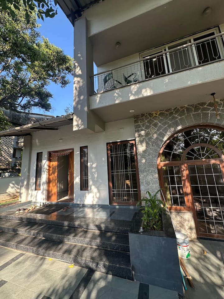 Atishay Villa L 4bhk | Pure Veg | Pvt Pool & Lawn - Lonavala