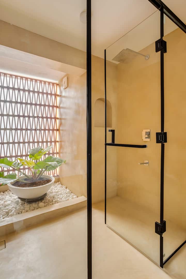 Full bathroom 5 image 1