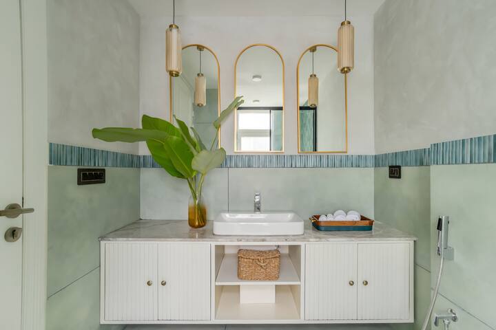Full bathroom 3 image 1
