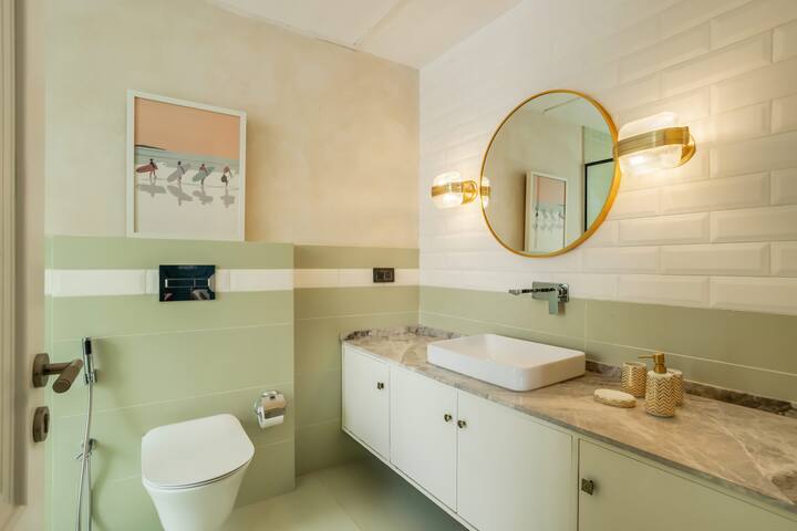 Full bathroom 2 image 1