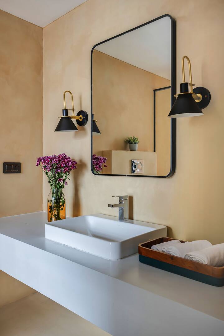 Full bathroom 1 image 1